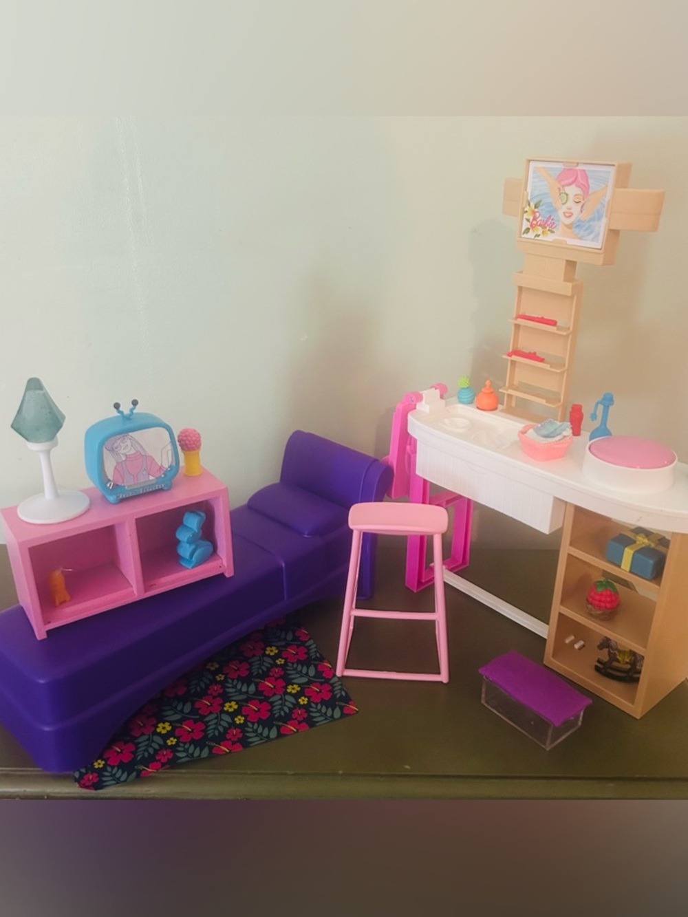 Barbie Dollhouse Furniture bed nightstand tv Bathroom home spa beauty toothpaste